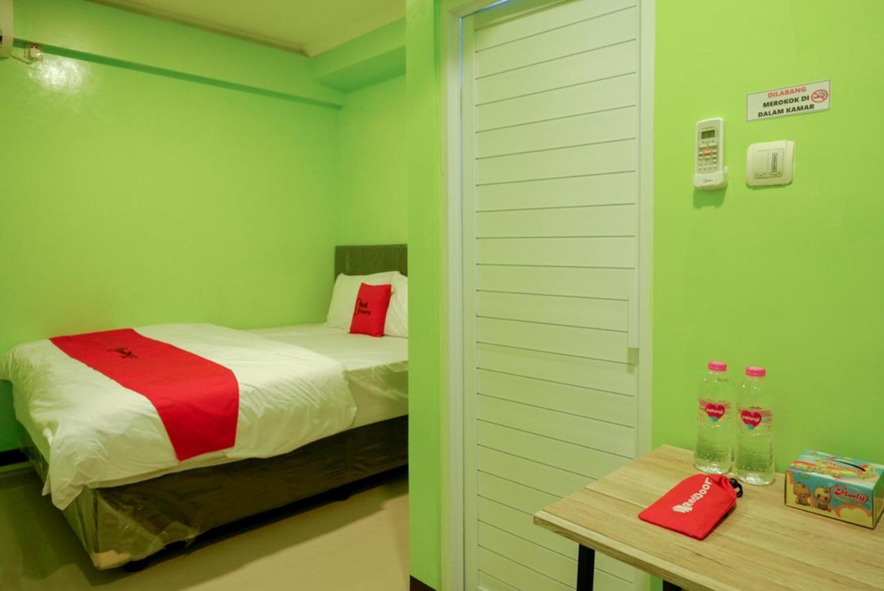 เรดดอร์ซ แอต จาลัน กาต็อต ซูโบรโต เซมารัง Hotel เซอมารัง ภายนอก รูปภาพ