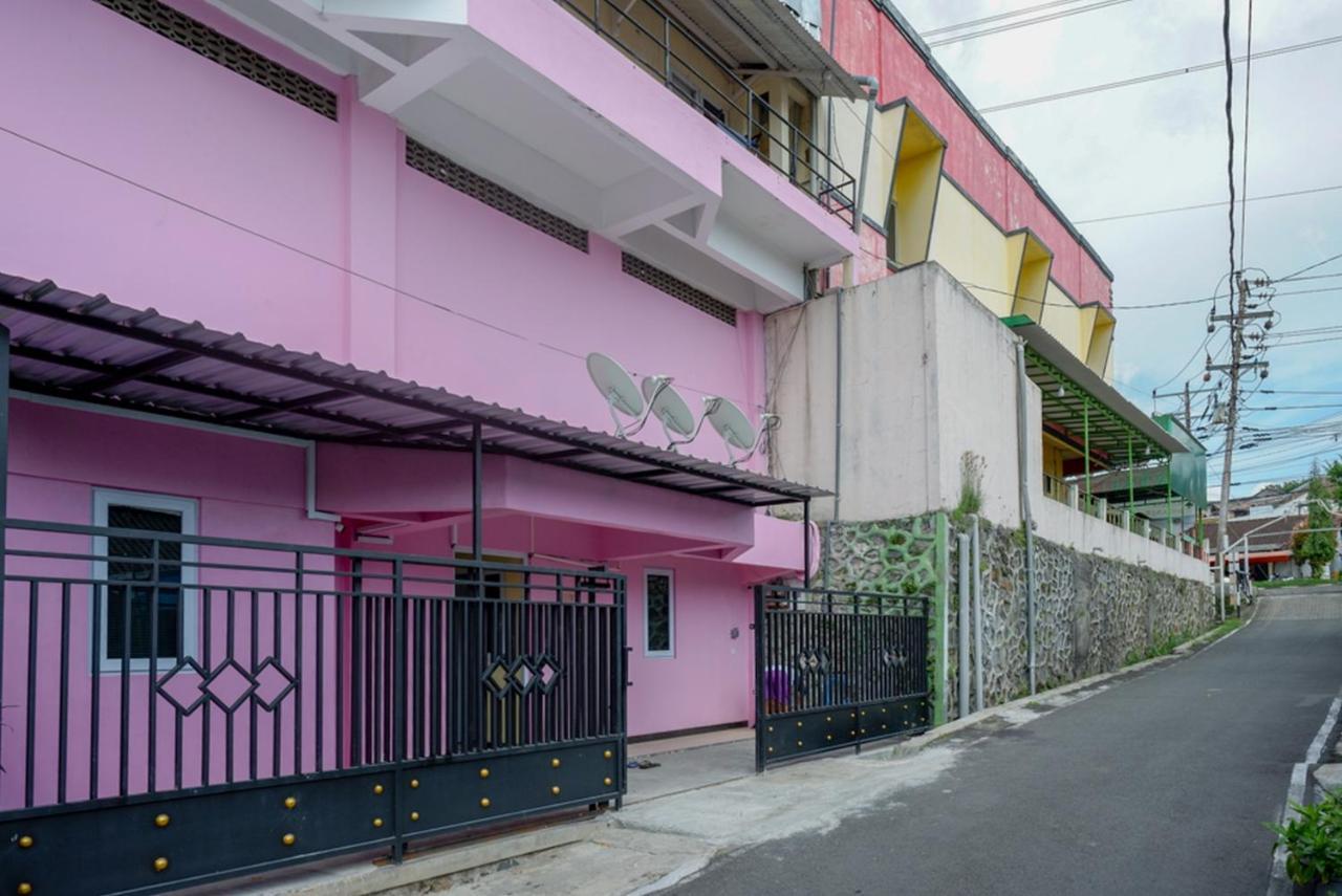 เรดดอร์ซ แอต จาลัน กาต็อต ซูโบรโต เซมารัง Hotel เซอมารัง ภายนอก รูปภาพ