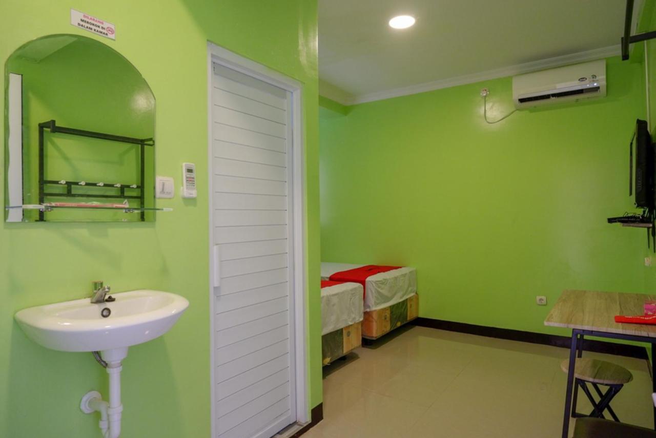 เรดดอร์ซ แอต จาลัน กาต็อต ซูโบรโต เซมารัง Hotel เซอมารัง ภายนอก รูปภาพ
